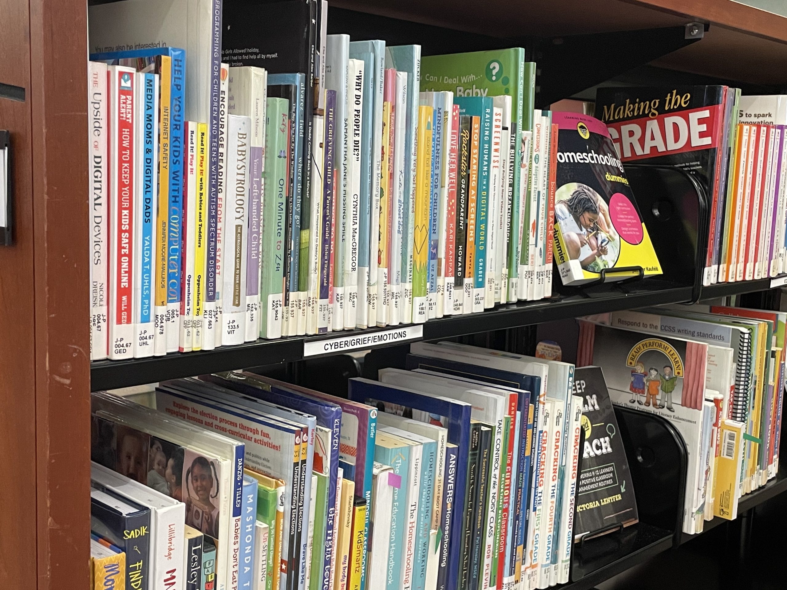 Library shelves with parenting books